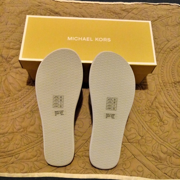 Michael Kors MK Slides Sandals - Picture 5 of 10